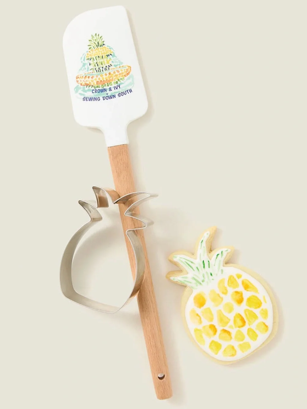 NWT Crown & Ivy x Sewing Down South Pineapple Spatula & Cookie Cutter Set